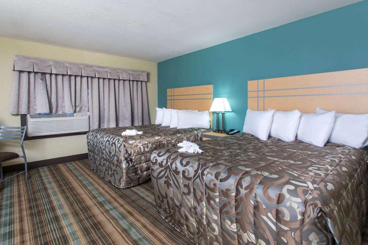 Ramada By Wyndham Edmonton Yellowhead Nw Exterior foto