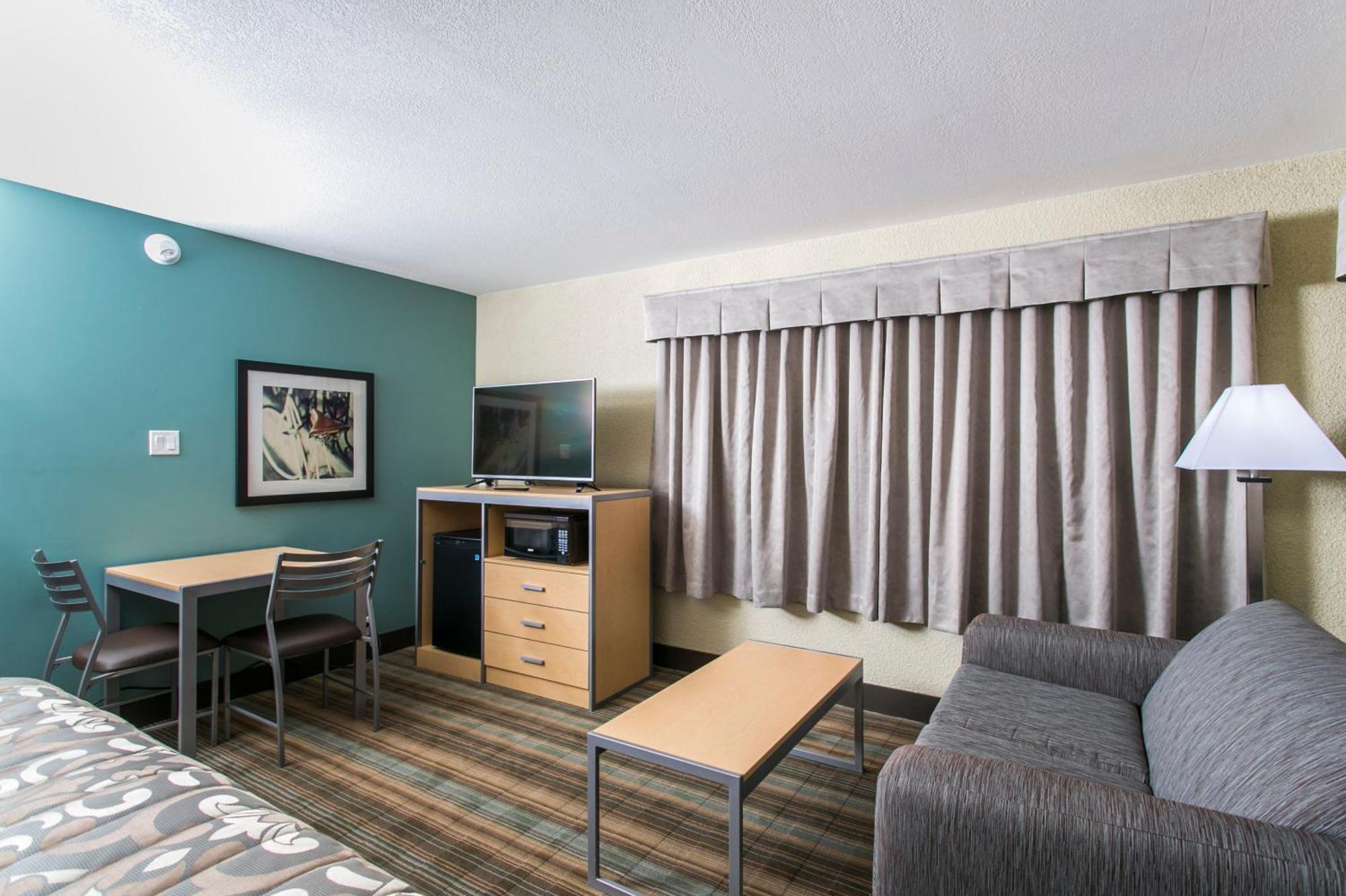 Ramada By Wyndham Edmonton Yellowhead Nw Exterior foto