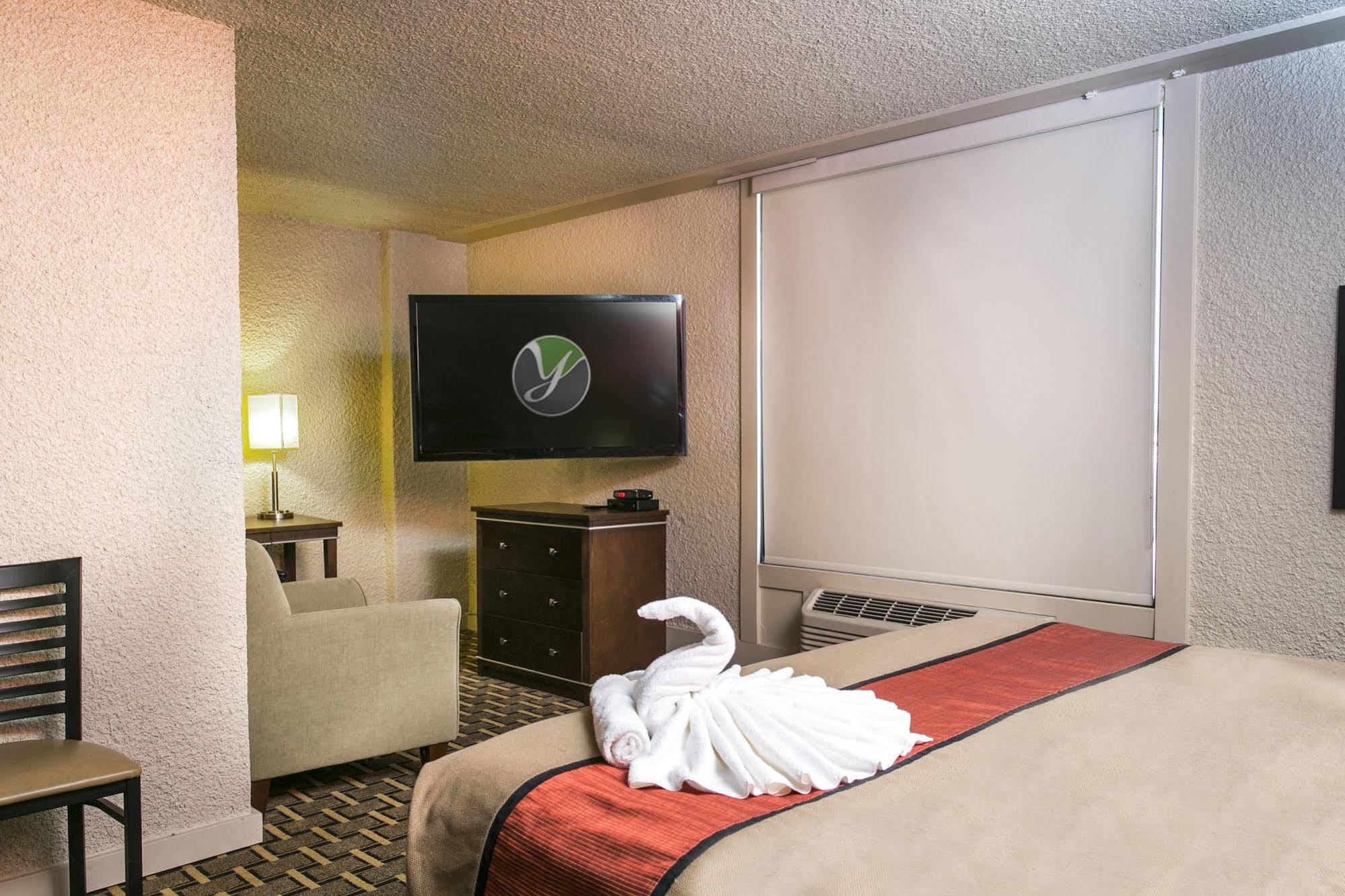 Ramada By Wyndham Edmonton Yellowhead Nw Exterior foto