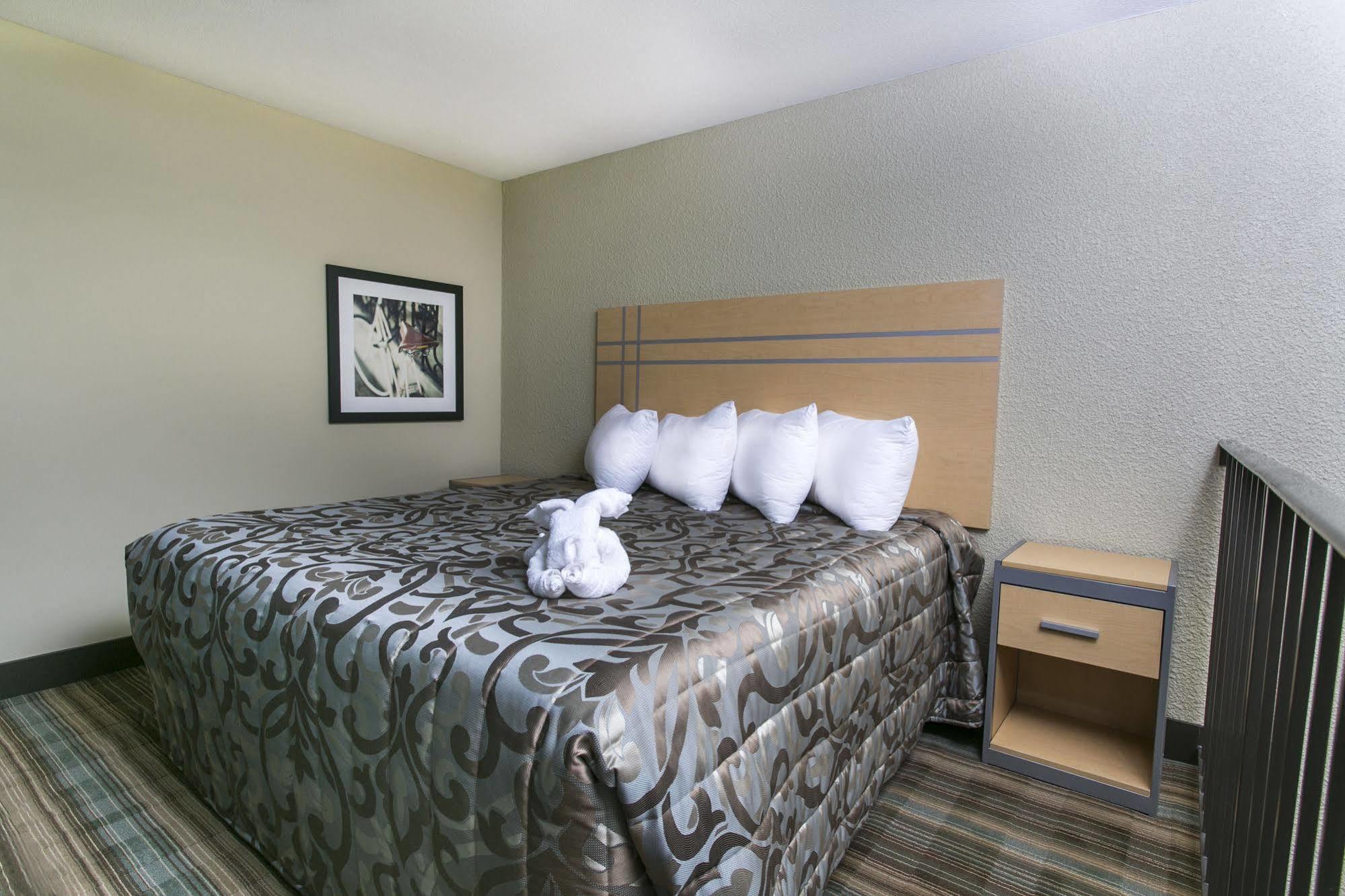 Ramada By Wyndham Edmonton Yellowhead Nw Exterior foto
