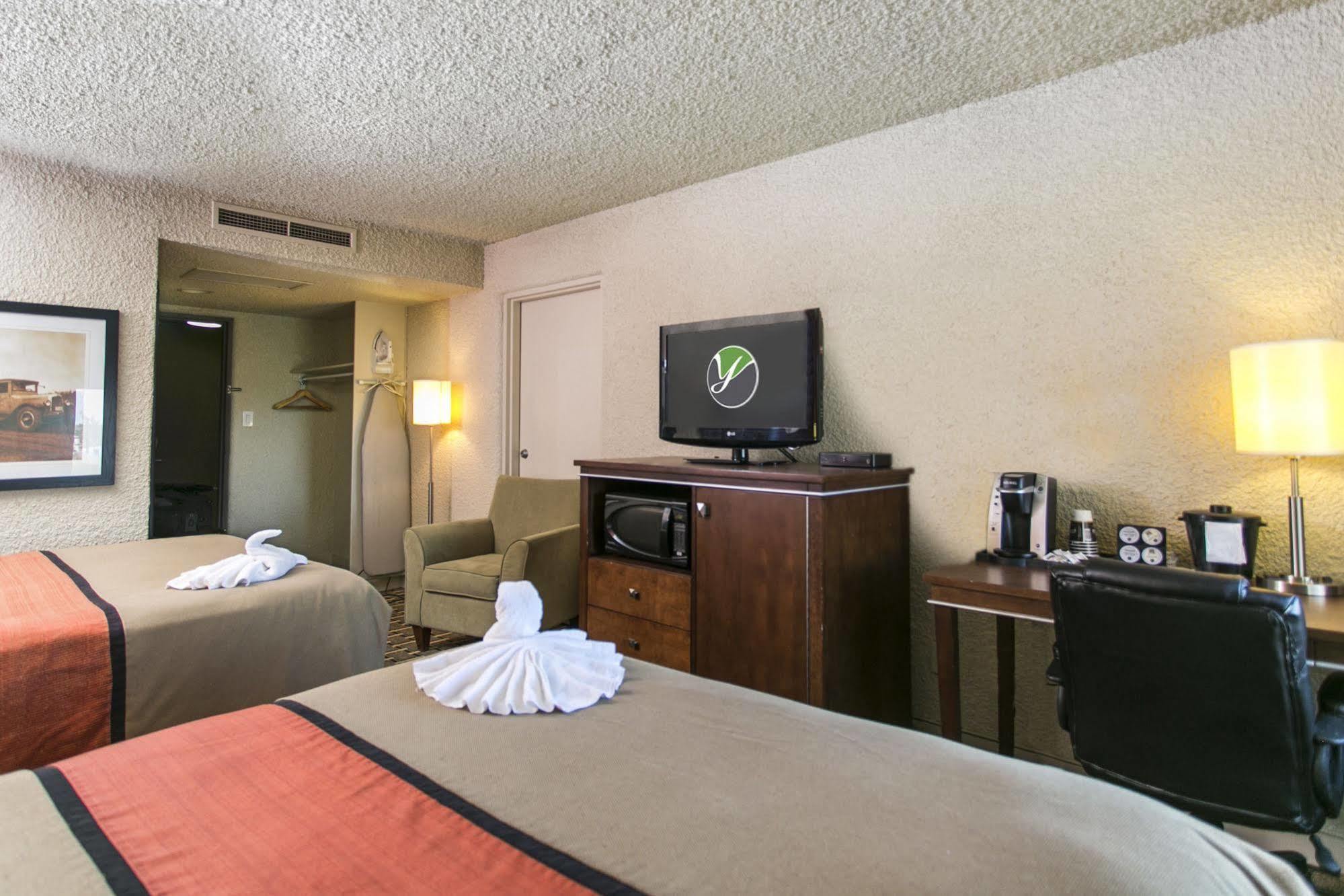 Ramada By Wyndham Edmonton Yellowhead Nw Exterior foto
