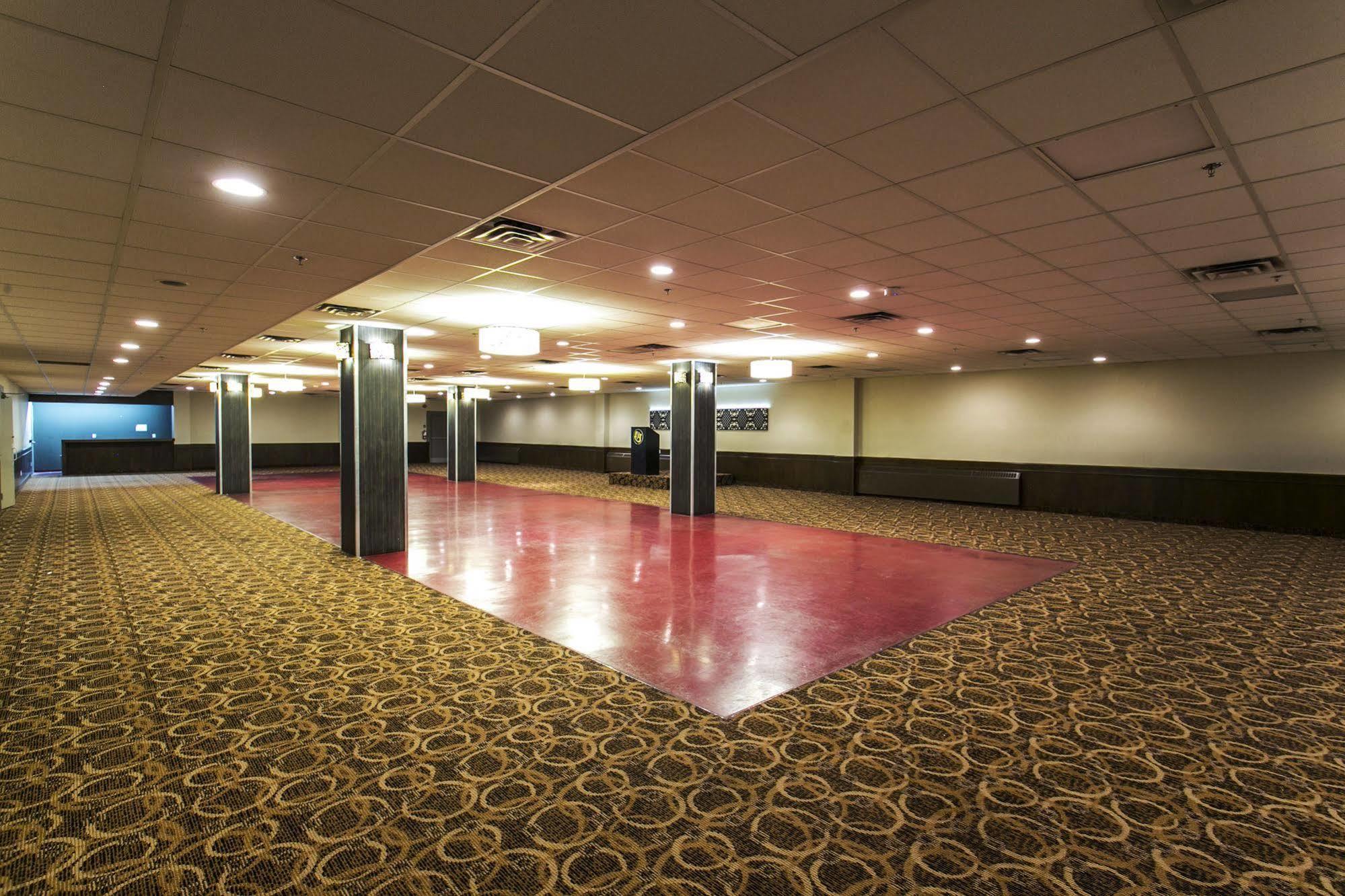 Ramada By Wyndham Edmonton Yellowhead Nw Exterior foto