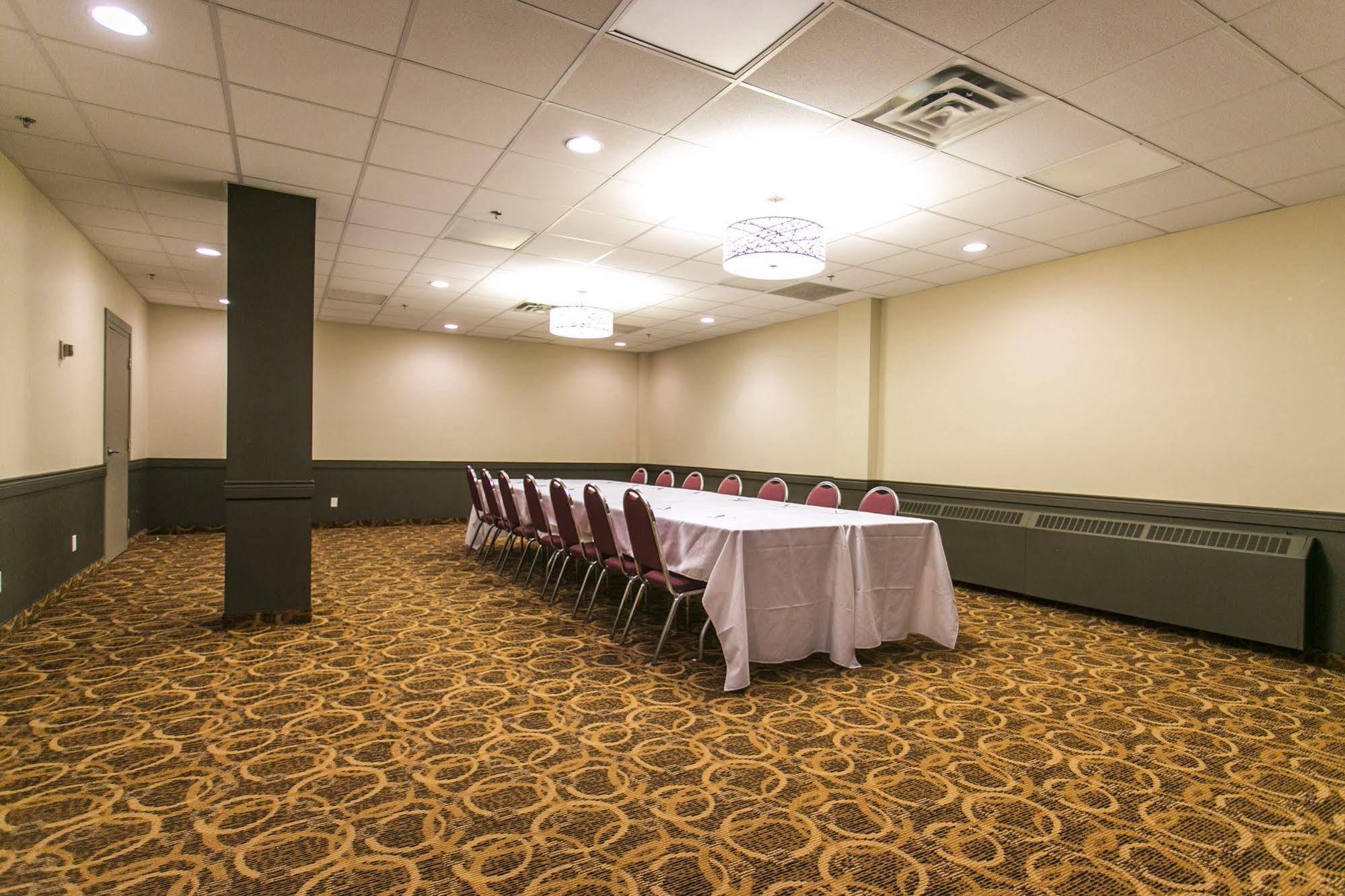 Ramada By Wyndham Edmonton Yellowhead Nw Exterior foto