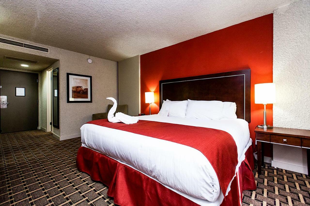 Ramada By Wyndham Edmonton Yellowhead Nw Exterior foto