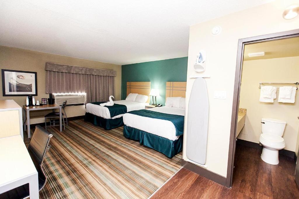 Ramada By Wyndham Edmonton Yellowhead Nw Exterior foto